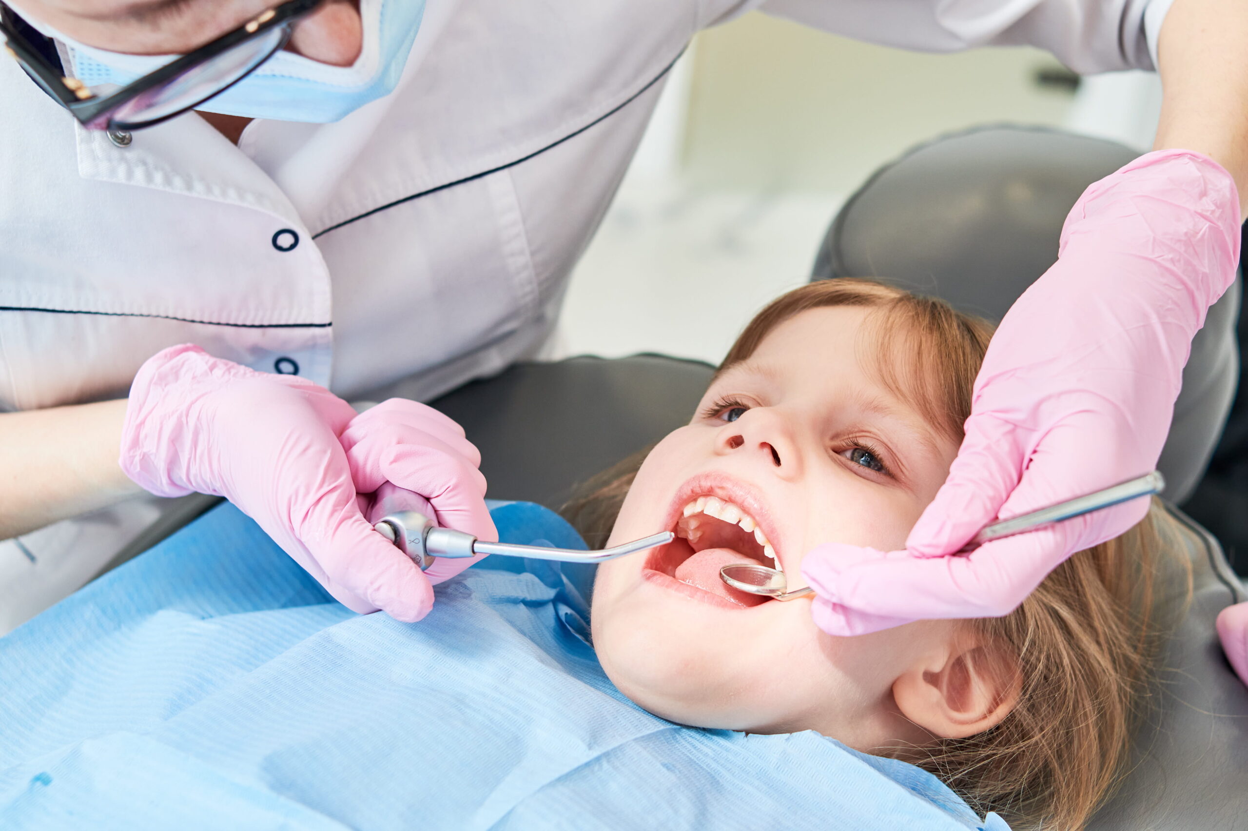AdobeStock_493441855 Kids teeth cleaning appointment in Las Vegas, NV
